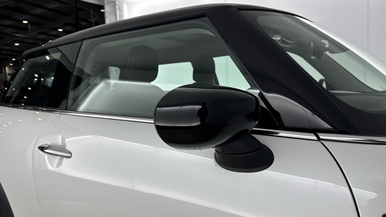 MINI Hatchback 1.5 Cooper Classic Premium 3dr Petrol Hatchback